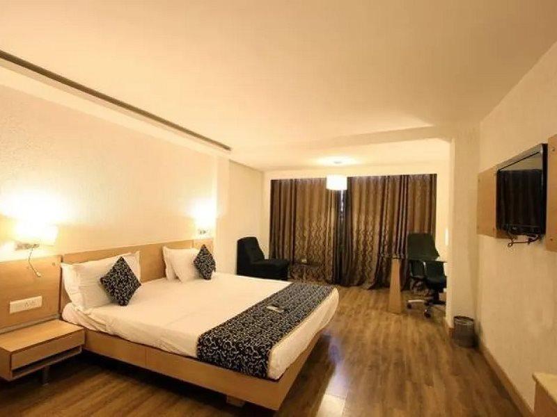 Hotel Manorama Vijayawāda Exteriör bild