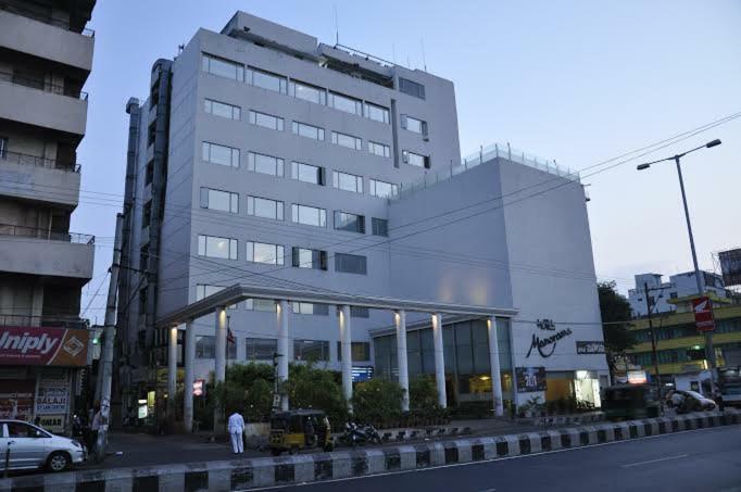Hotel Manorama Vijayawāda Exteriör bild